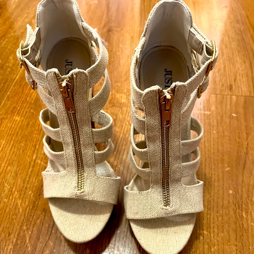 New* worn once 5 1/2 wedge summer heals.